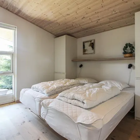 Elicia - 950m From The Sea By Interhome Bøtø By